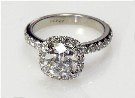 Does a halo make a diamond look bigger?