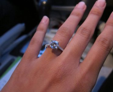 Does a thin band make a diamond look bigger?