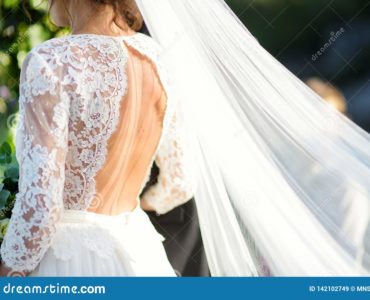 Does bride hold bouquet during ceremony?