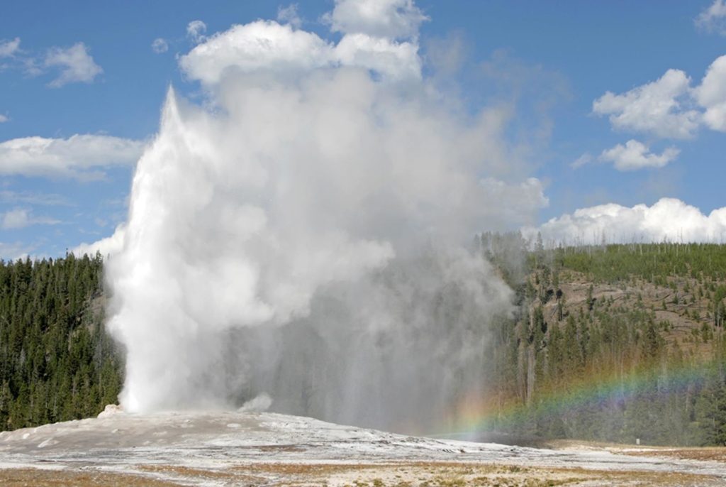 Does it cost to see Old Faithful?