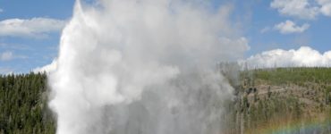 Does it cost to see Old Faithful?
