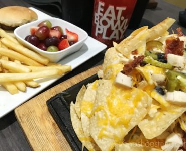 Does main event have food?