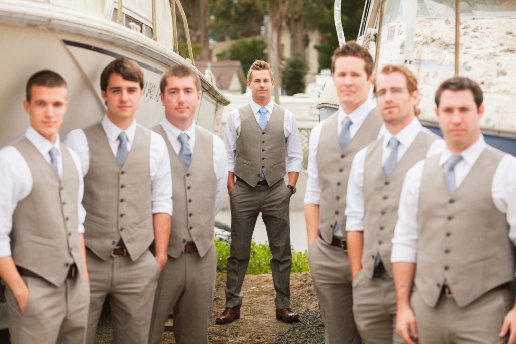 Does the groom pay for groomsmen suits?