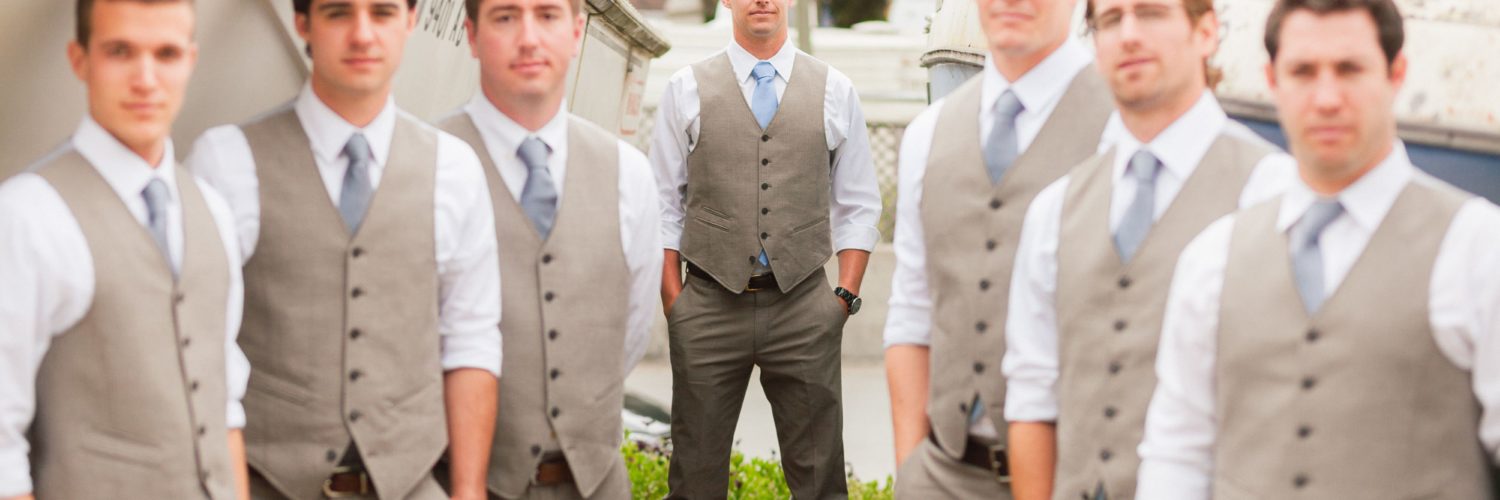 Does the groom pay for groomsmen suits?