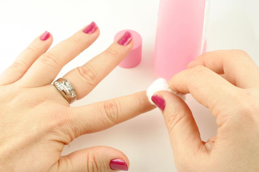 Does toothpaste remove nail polish?