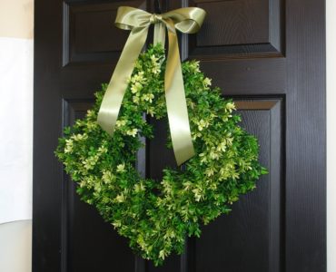 How big should a front door wreath be?