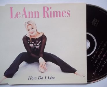 How do I live stream privately?