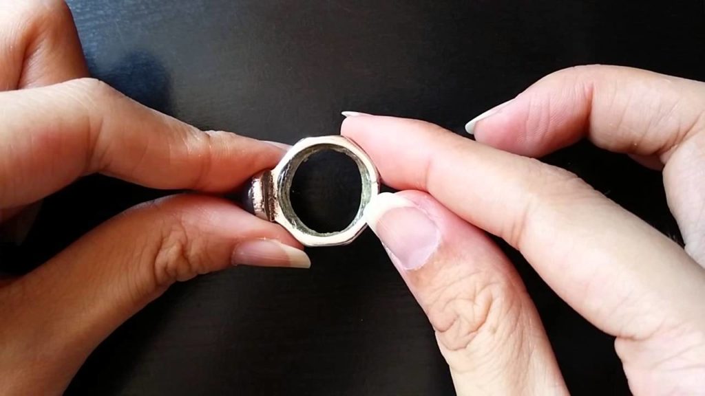 How do Jewelers resize rings?