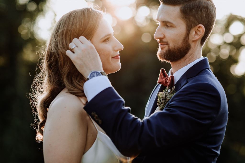 How do wedding photographers get noticed?