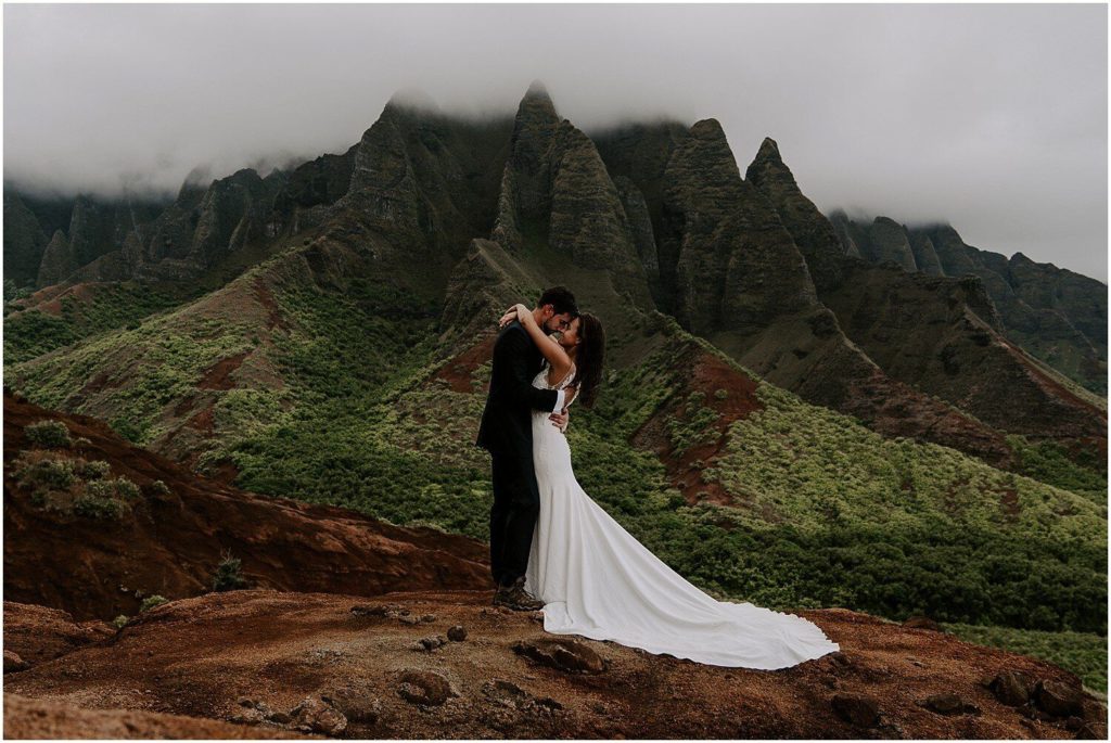 How do you elope in Hawaii?