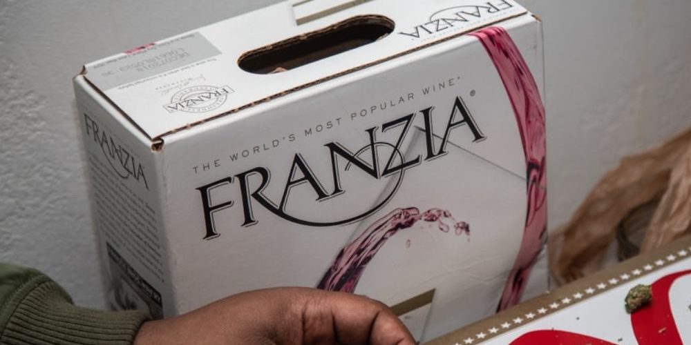 How do you keep a box of wine cold at a wedding?