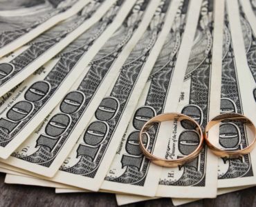 How do you plan a wedding for 5000?
