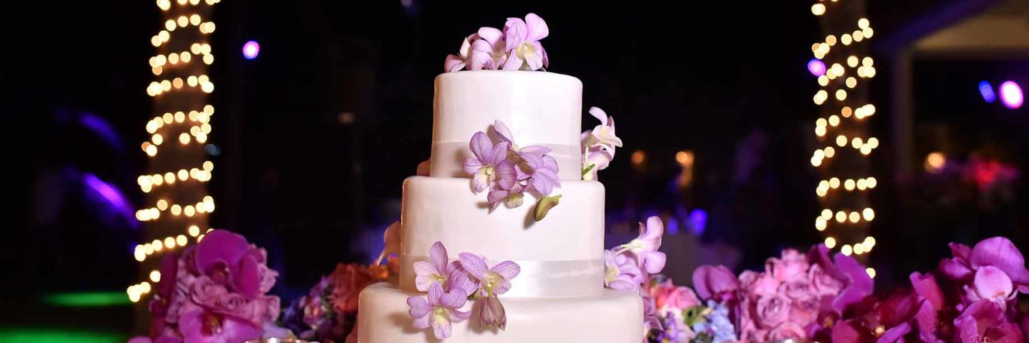 How do you price a wedding cake?