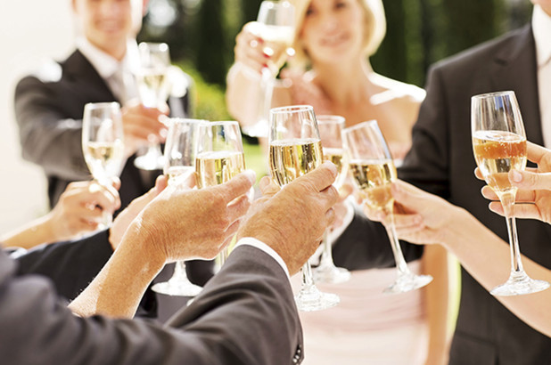 How do you say a toast at a wedding?