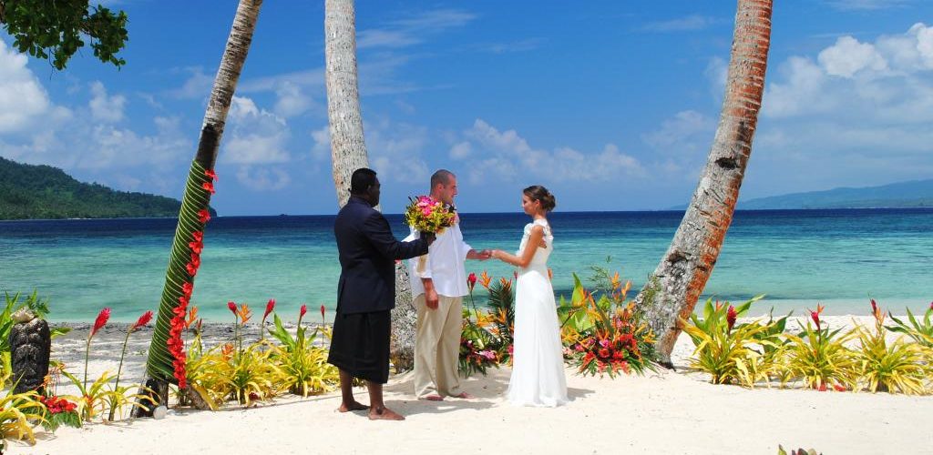 How long do people stay for destination weddings?