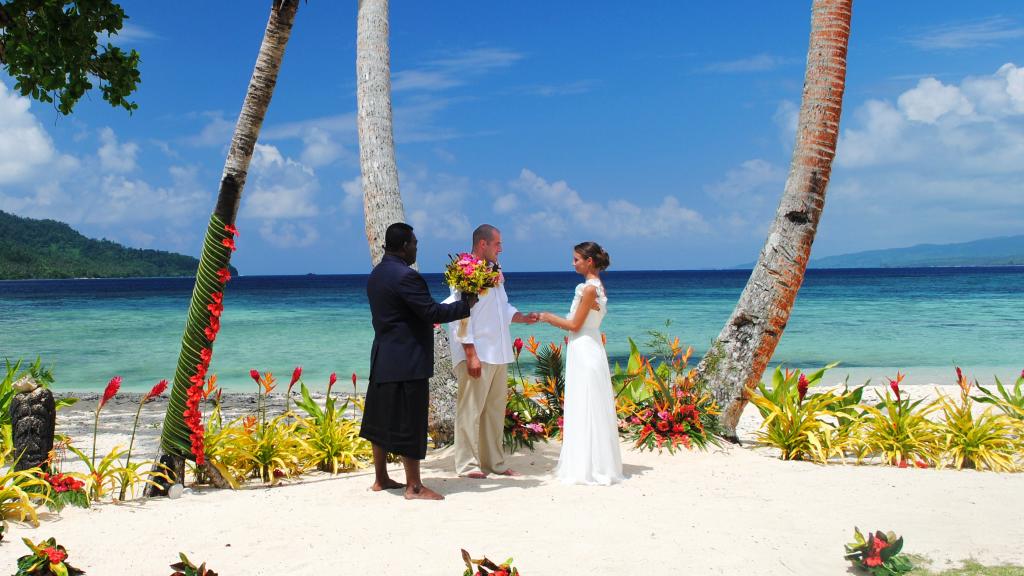 How long do people stay for destination weddings?