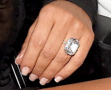 How many carats is Kim Kardashian's ring?