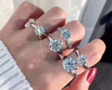 How many carats should an engagement ring be?