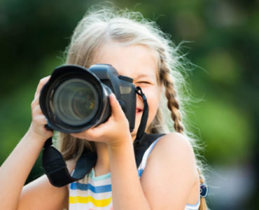 How many photos does a photographer take in an hour?