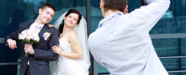 How many photos should a wedding photographer give you?