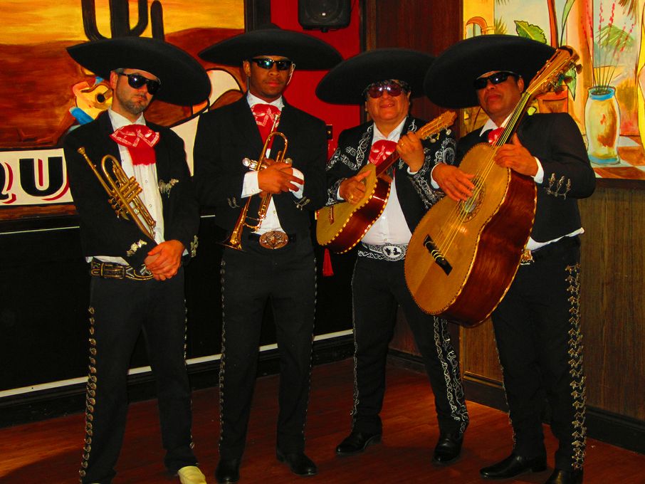 How many songs can a mariachi play in an hour?