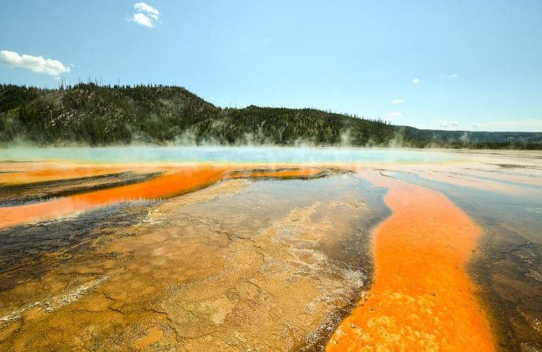 How much does it cost to visit Yellowstone?