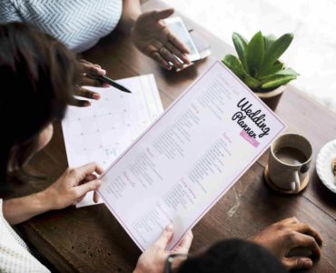 How much money do wedding planners make a year?