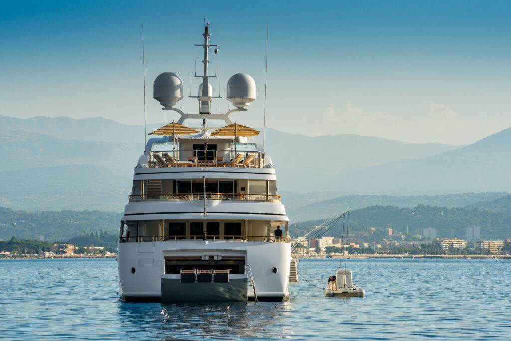 How much money is it to rent a yacht for a day?