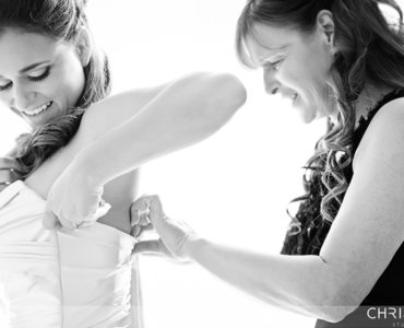 How much should I pay for a wedding photographer?