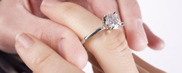 How much should I pay for engagement ring?