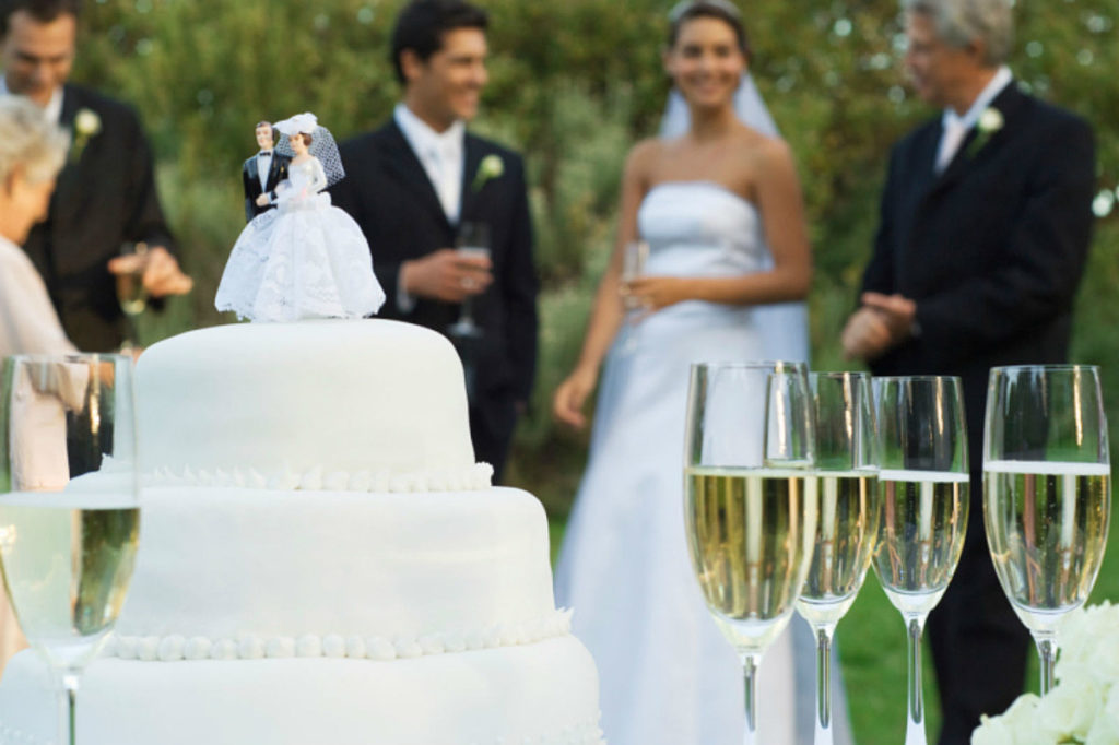 How much should I spend on a wedding welcome party?