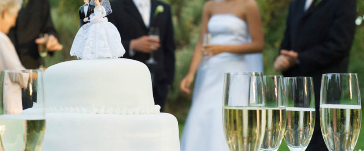 How much should I spend on a wedding welcome party?