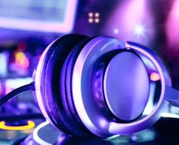 How much should a DJ Charge for 4 hours?