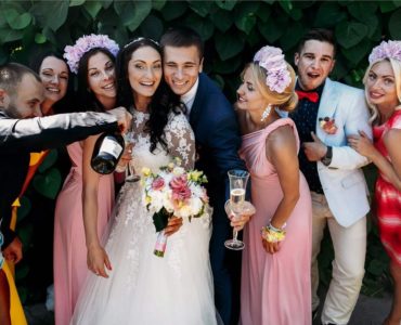Is 150 guests a big wedding?