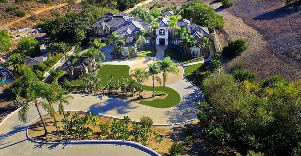 Is Anaheim Hills a rich area?