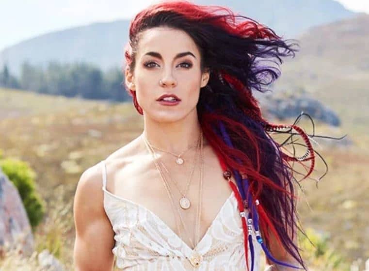 Is Cara Maria married?