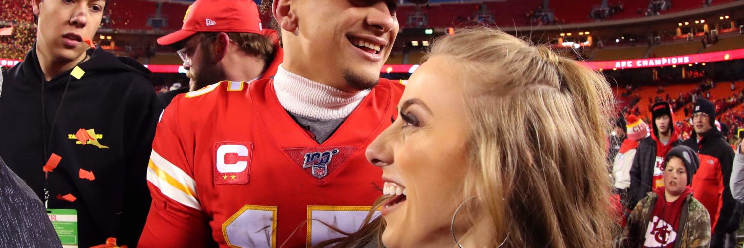 Is Mahomes still with his girlfriend?