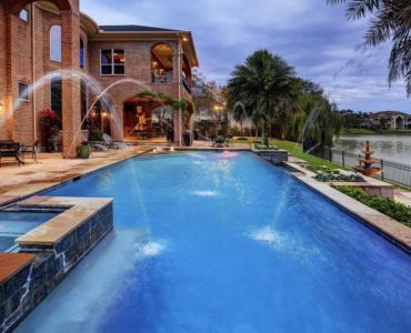 Is Paradise Point pool heated?