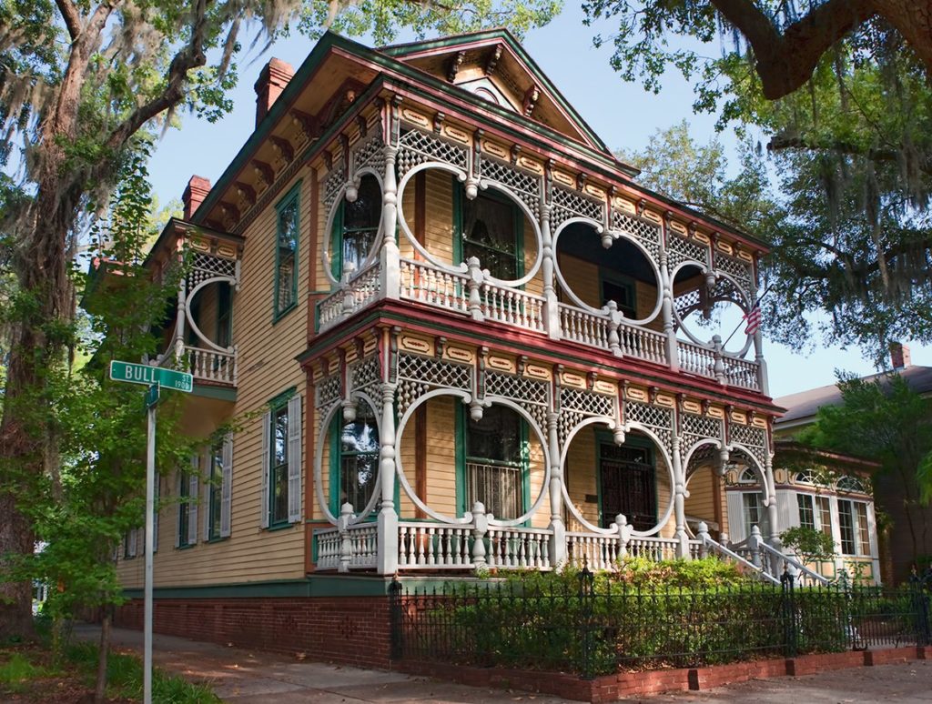Is Savannah Historic District walkable?