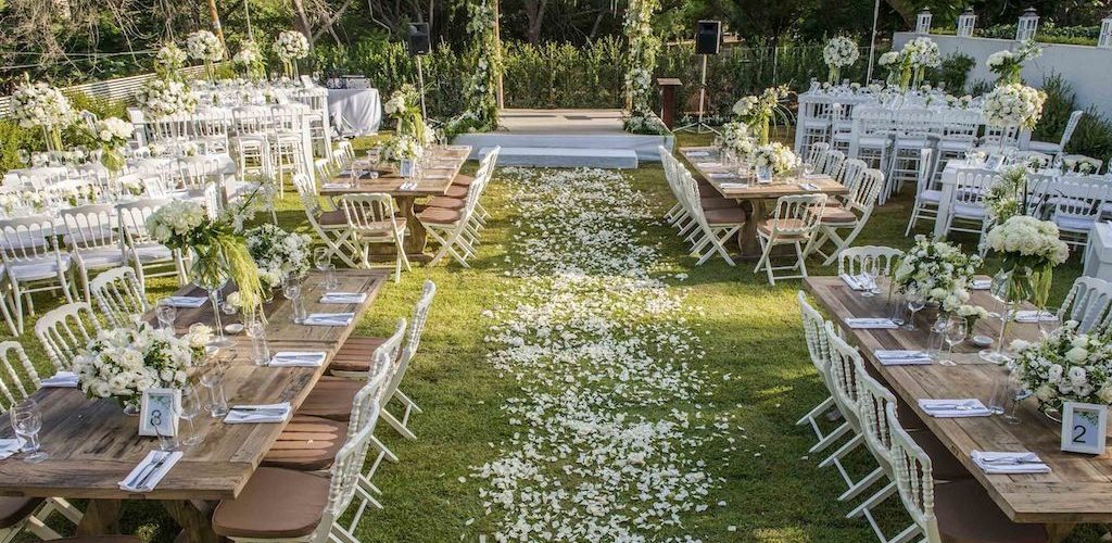 Is a backyard wedding cheaper?