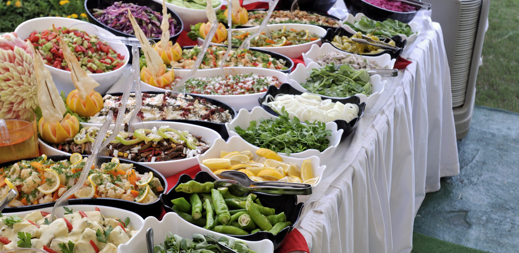Is a buffet style wedding tacky?