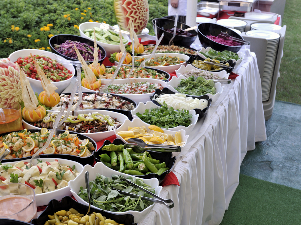 Is a buffet style wedding tacky?