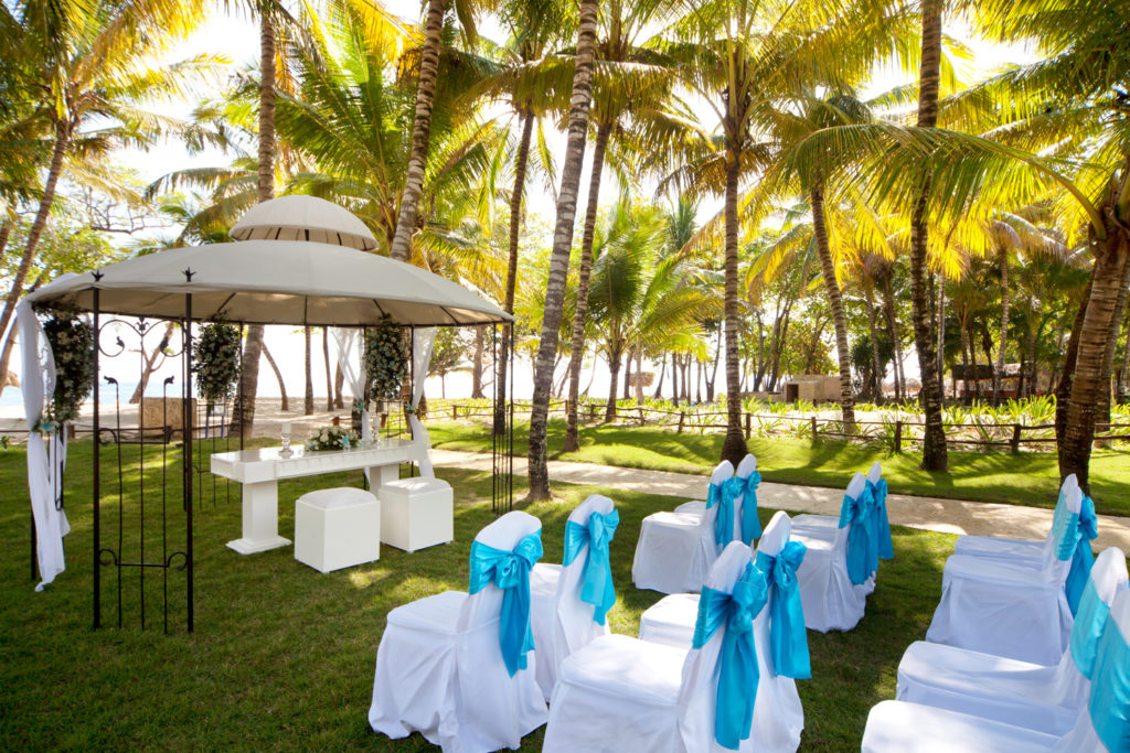 Is a destination wedding cheap?