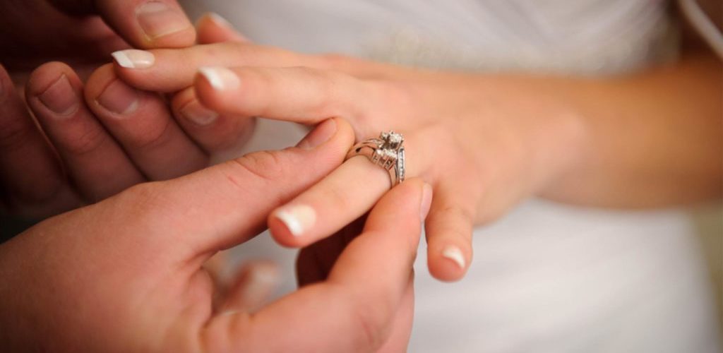 Is it OK to wear a ring on your wedding finger if you are not married?