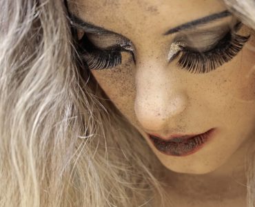 Is it OK to wear false eyelashes everyday?