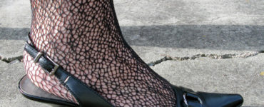 Is it OK to wear slingbacks with tights?