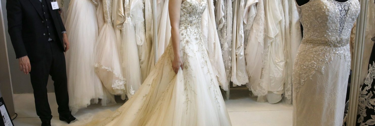 Is it better to buy a wedding dress too big?
