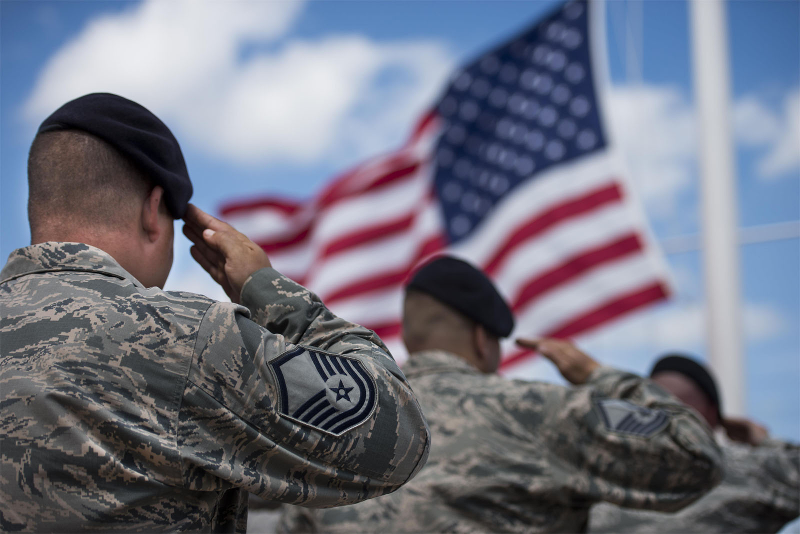 is-it-disrespectful-to-salute-if-you-re-not-in-the-military