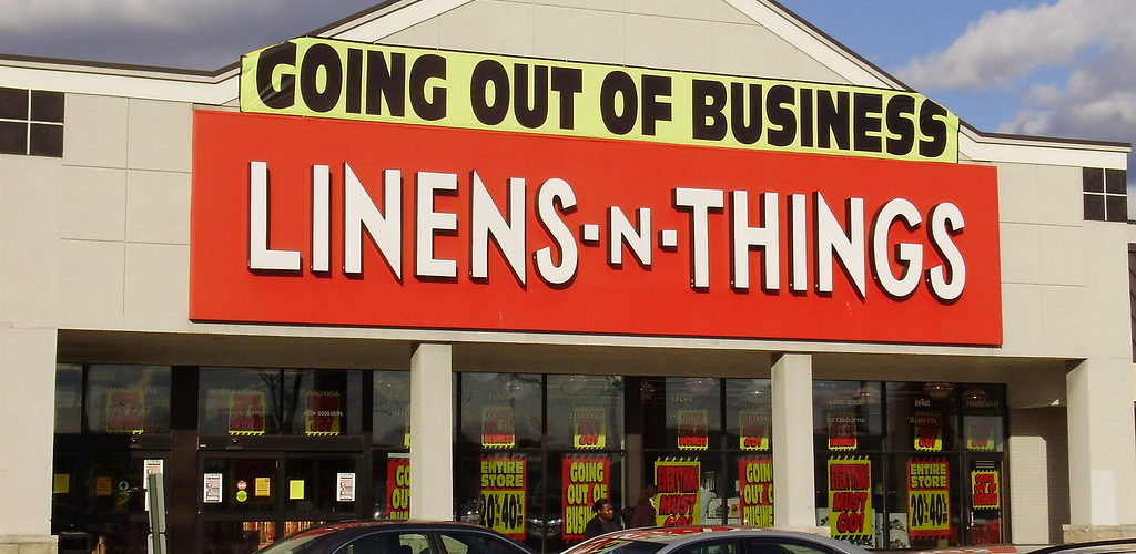 Is linens and things still in business?