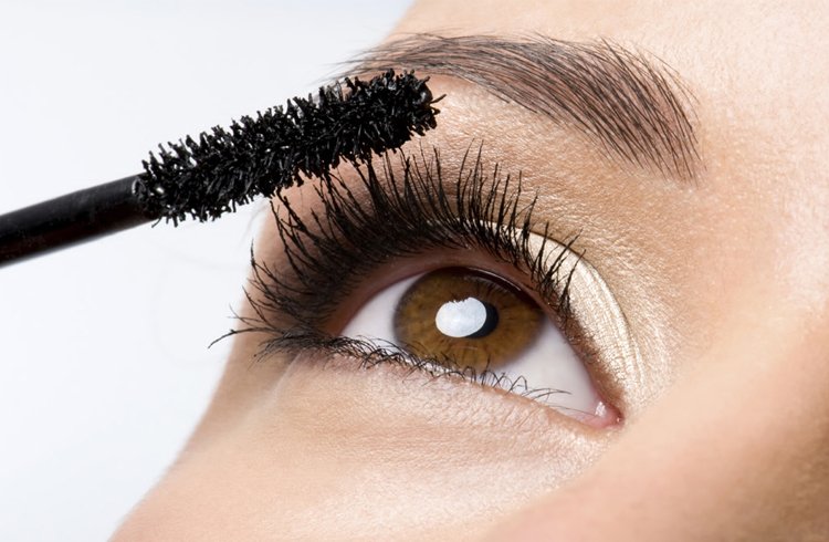 Is waterproof mascara good for your eyelashes?